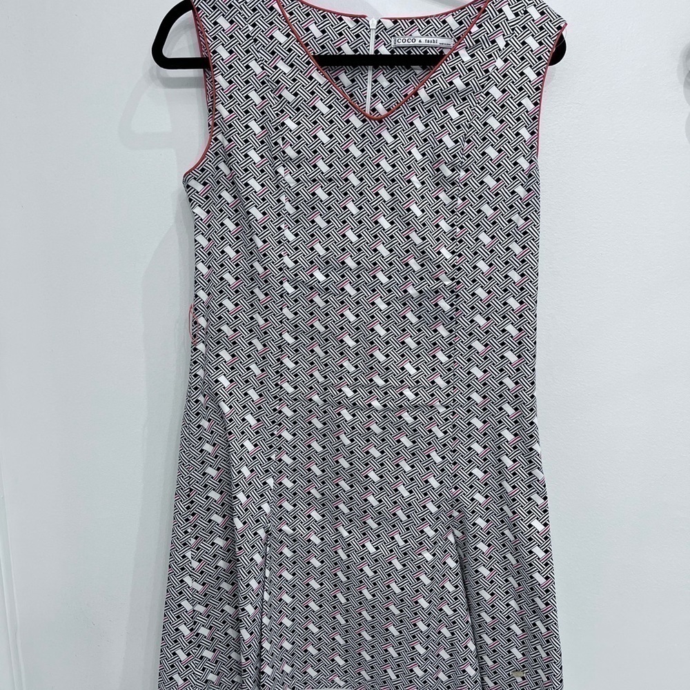 2/40$ COCO & tashi dress size medium sleeveless black and white